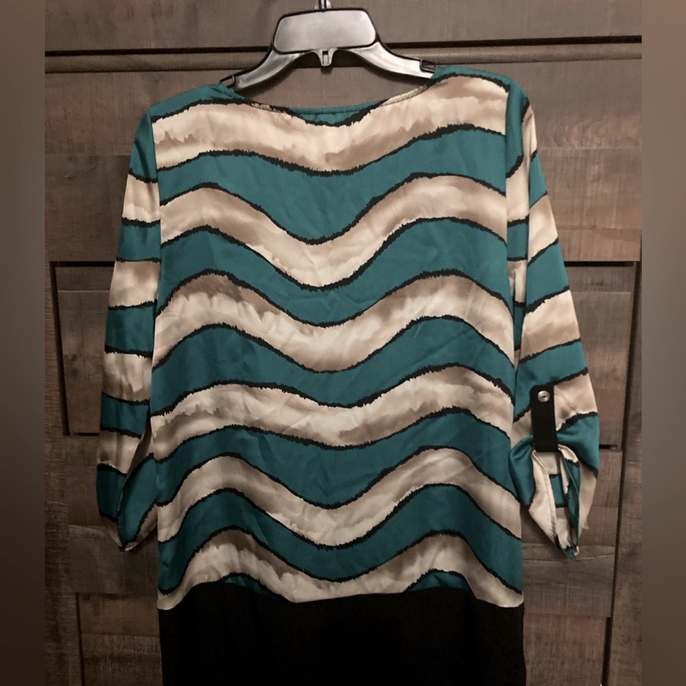Blouse silky vintage fits like size Medium